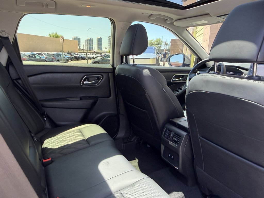 Used 2025 Nissan Rogue Platinum FWD image 37
