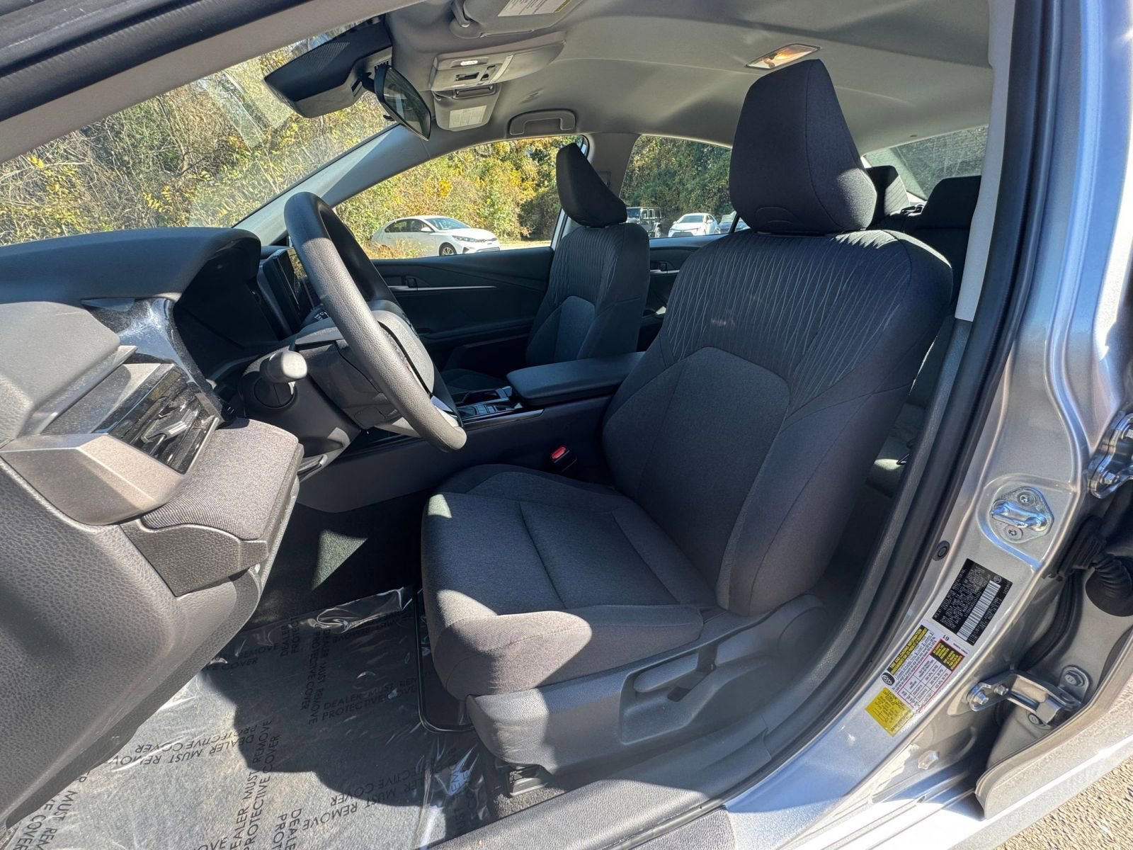 Used 2025 Toyota Camry LE image 31