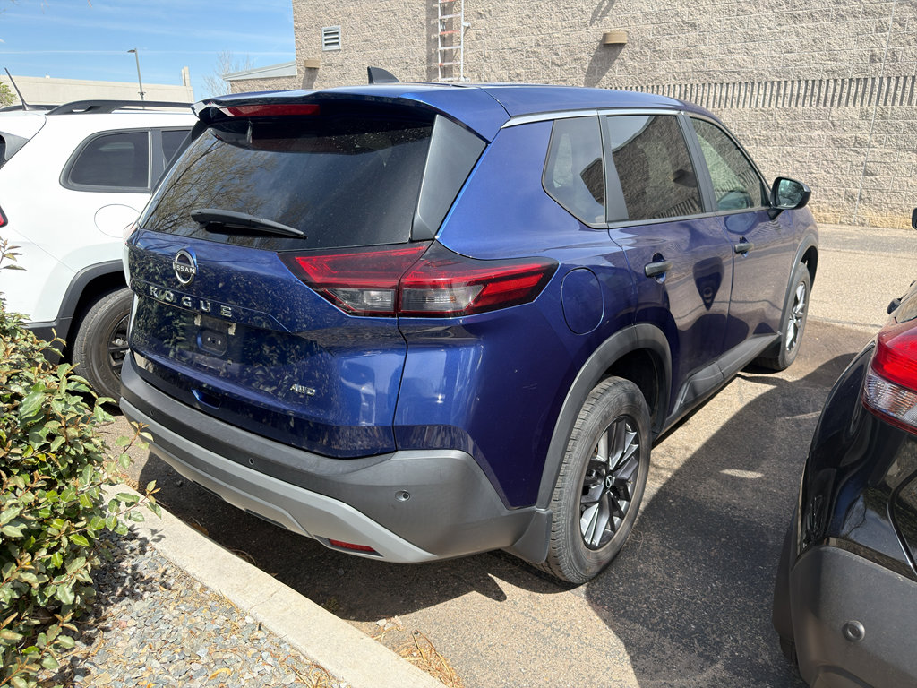 Used 2023 Nissan Rogue S image 5