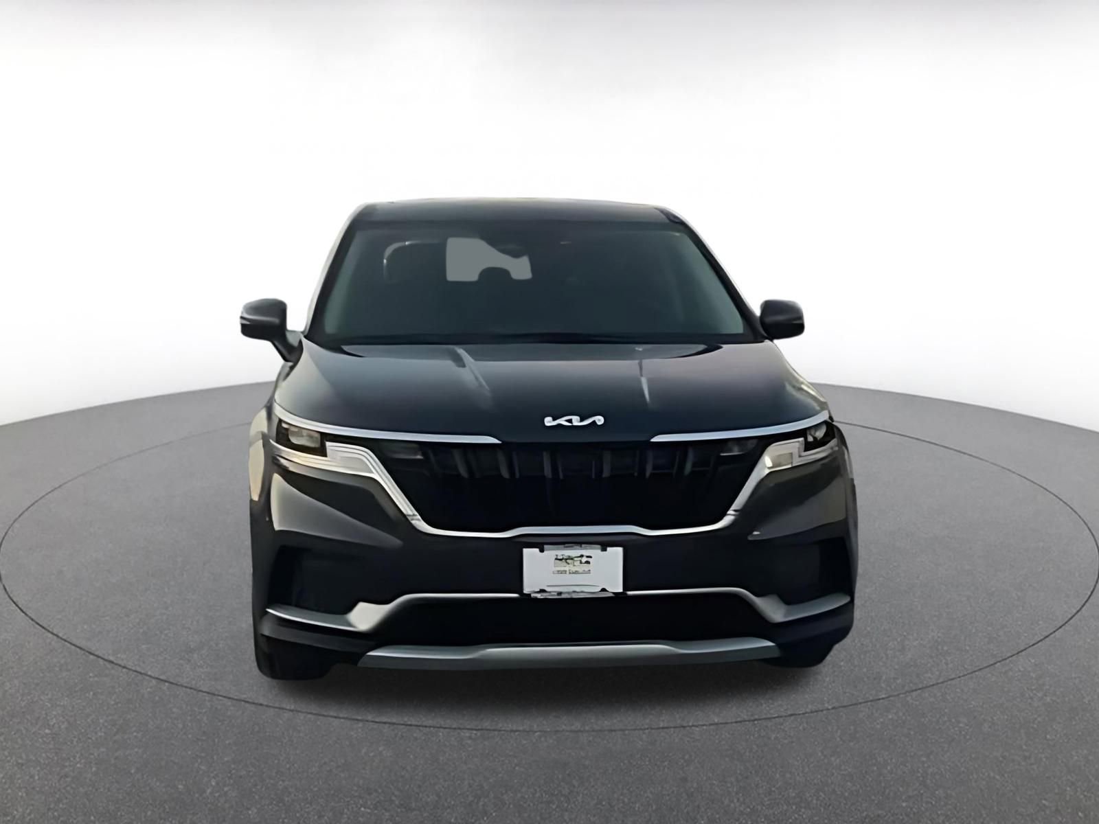 Used 2023 Kia Carnival LX image 3