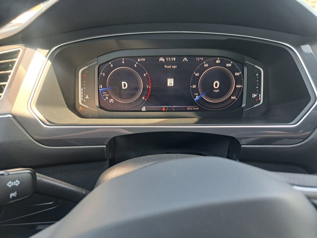 Used 2023 Volkswagen Tiguan SEL R-Line image 10