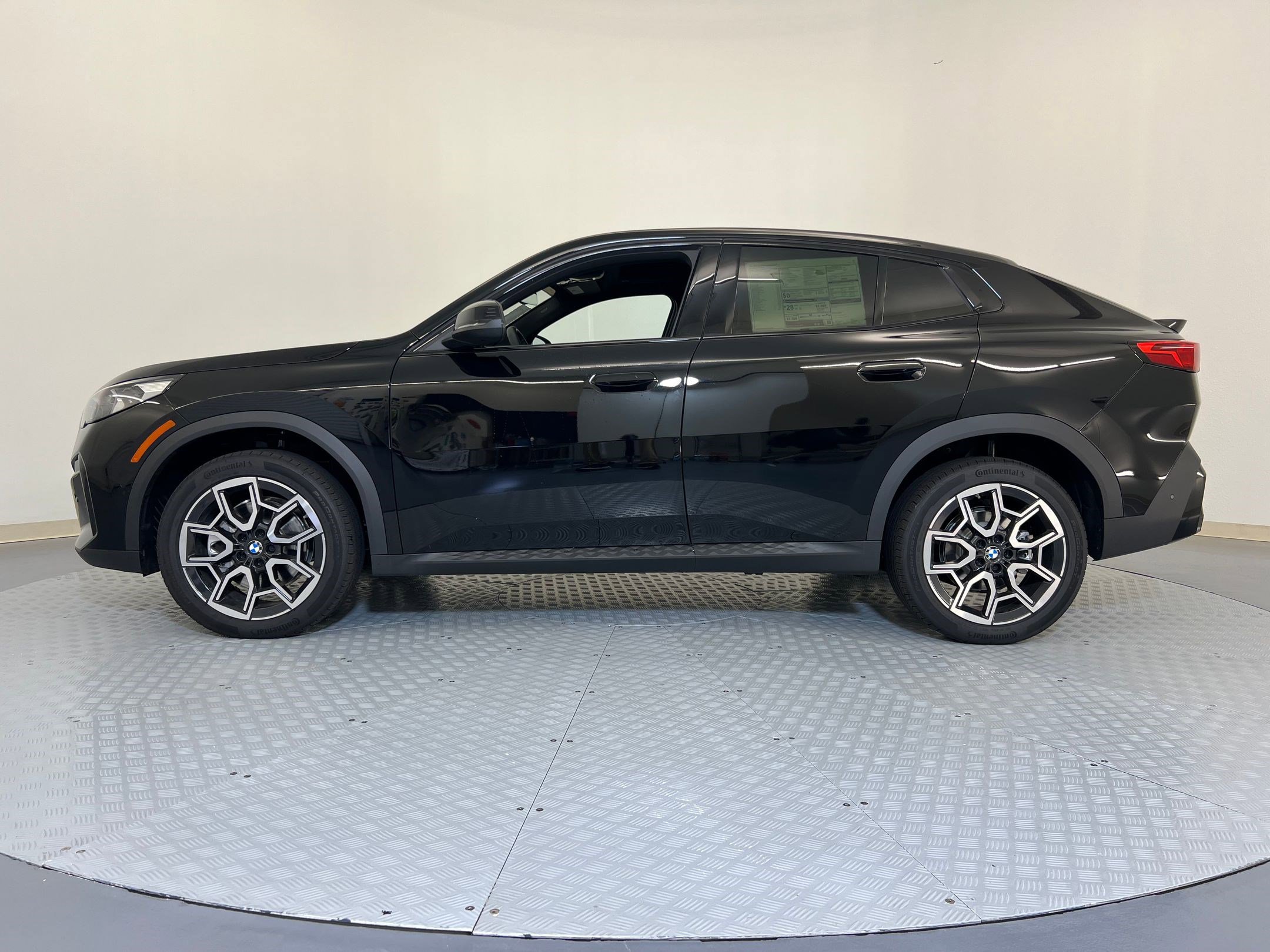 Used 2025 BMW X2 xDrive28i w/ Convenience Package image 2