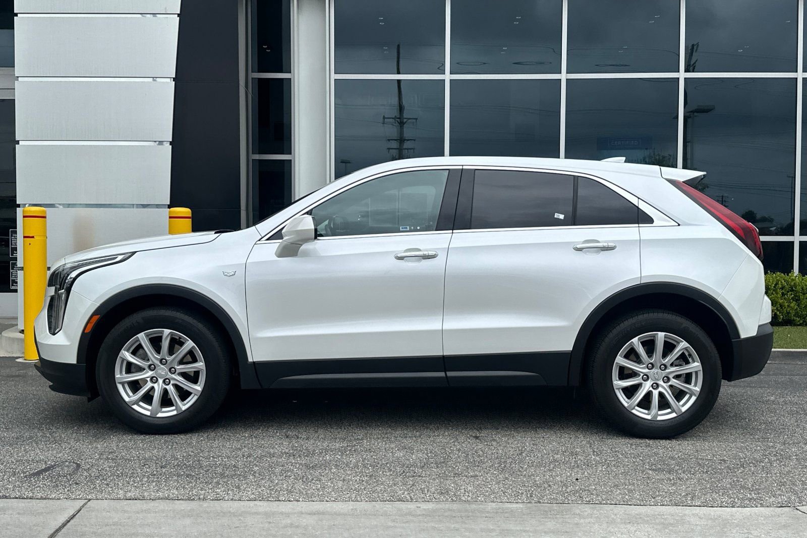 Used 2023 Cadillac XT4 Luxury w/ Cold Weather Package image 7