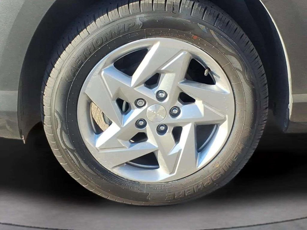 Used 2024 Hyundai Kona SE image 9