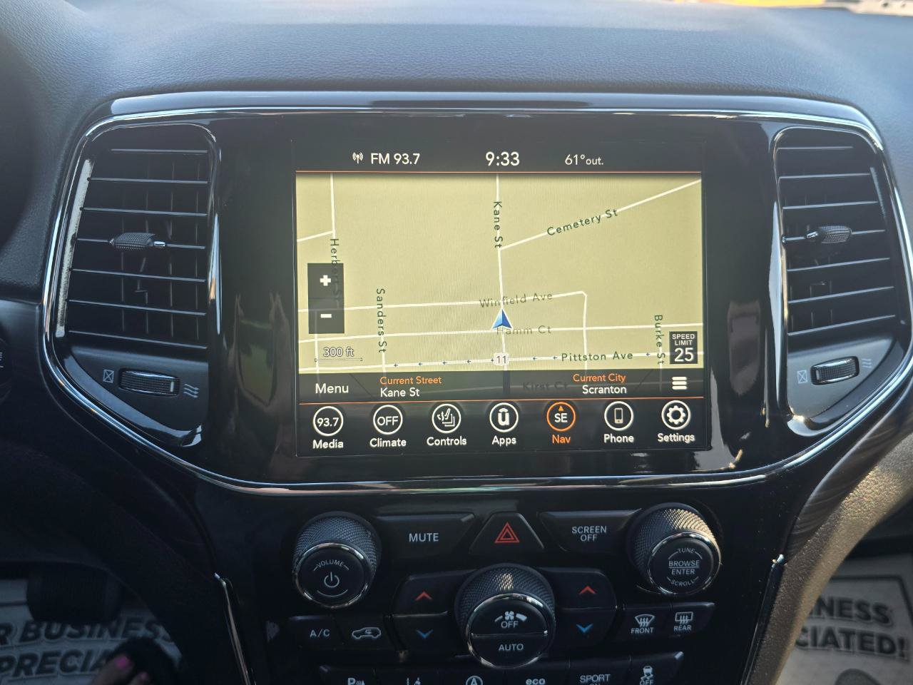 Used 2021 Jeep Grand Cherokee Laredo AWD/4WD image 11