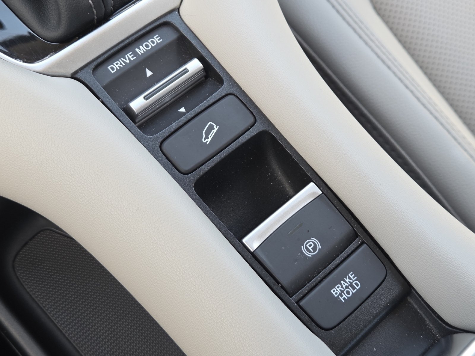 Used 2025 Honda HR-V EX-L image 9
