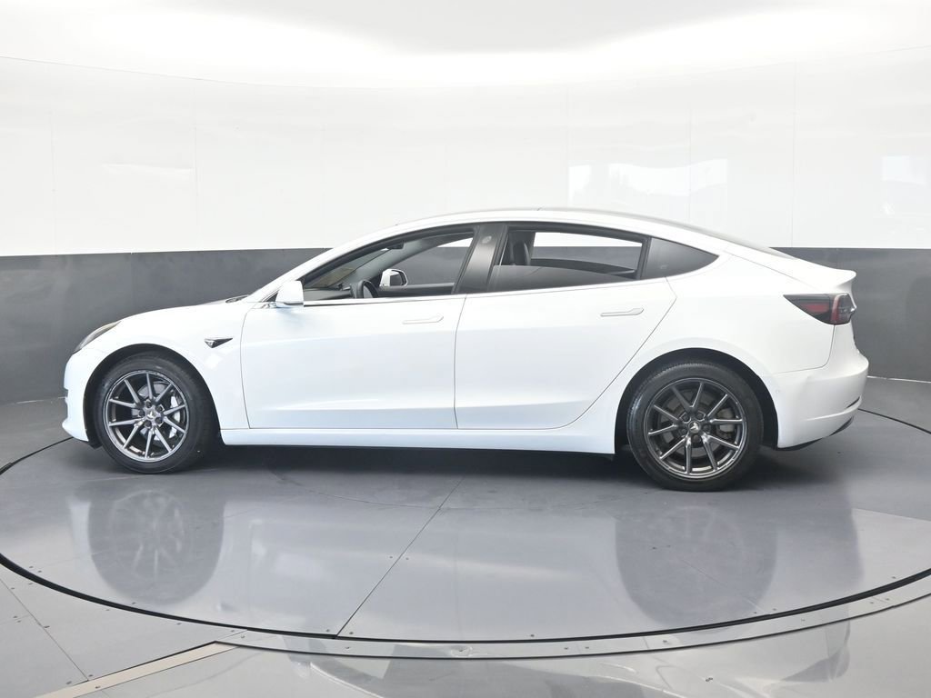 Used 2019 Tesla Model 3 Standard Range Plus image 3