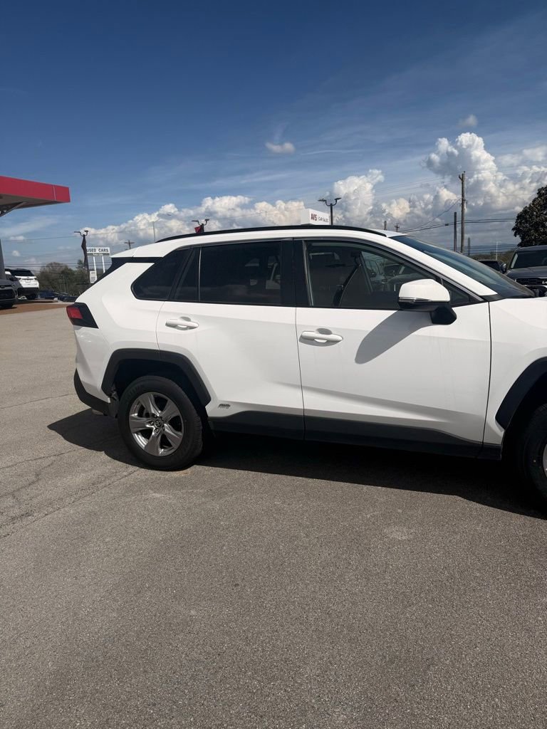 Used 2025 Toyota RAV4 XLE image 4