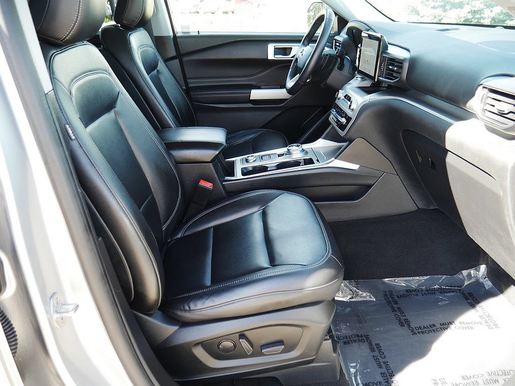 Used 2020 Ford Explorer XLT w/ Equipment Group 202A AWD/4WD image 62