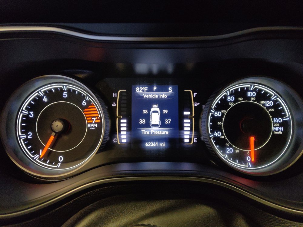 Used 2021 Jeep Cherokee Latitude FWD image 23