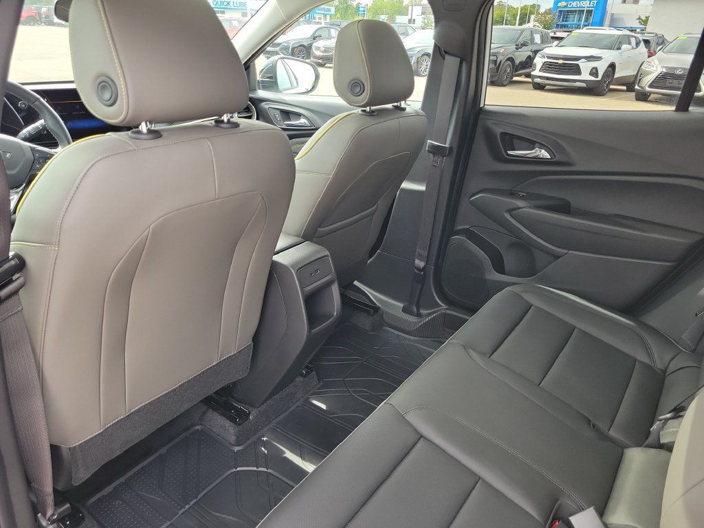 Used 2025 Chevrolet Trax ACTIV w/ Sunroof Package FWD image 31