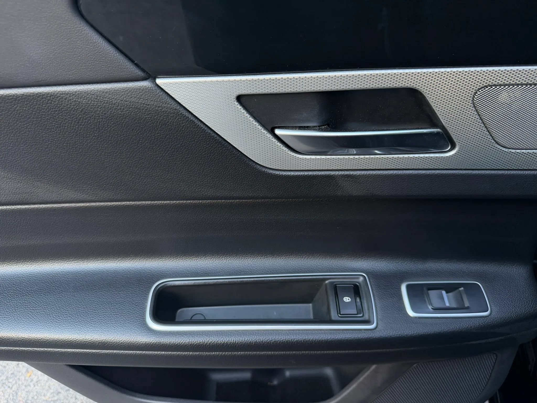 Used 2018 Jaguar XF AWD image 17