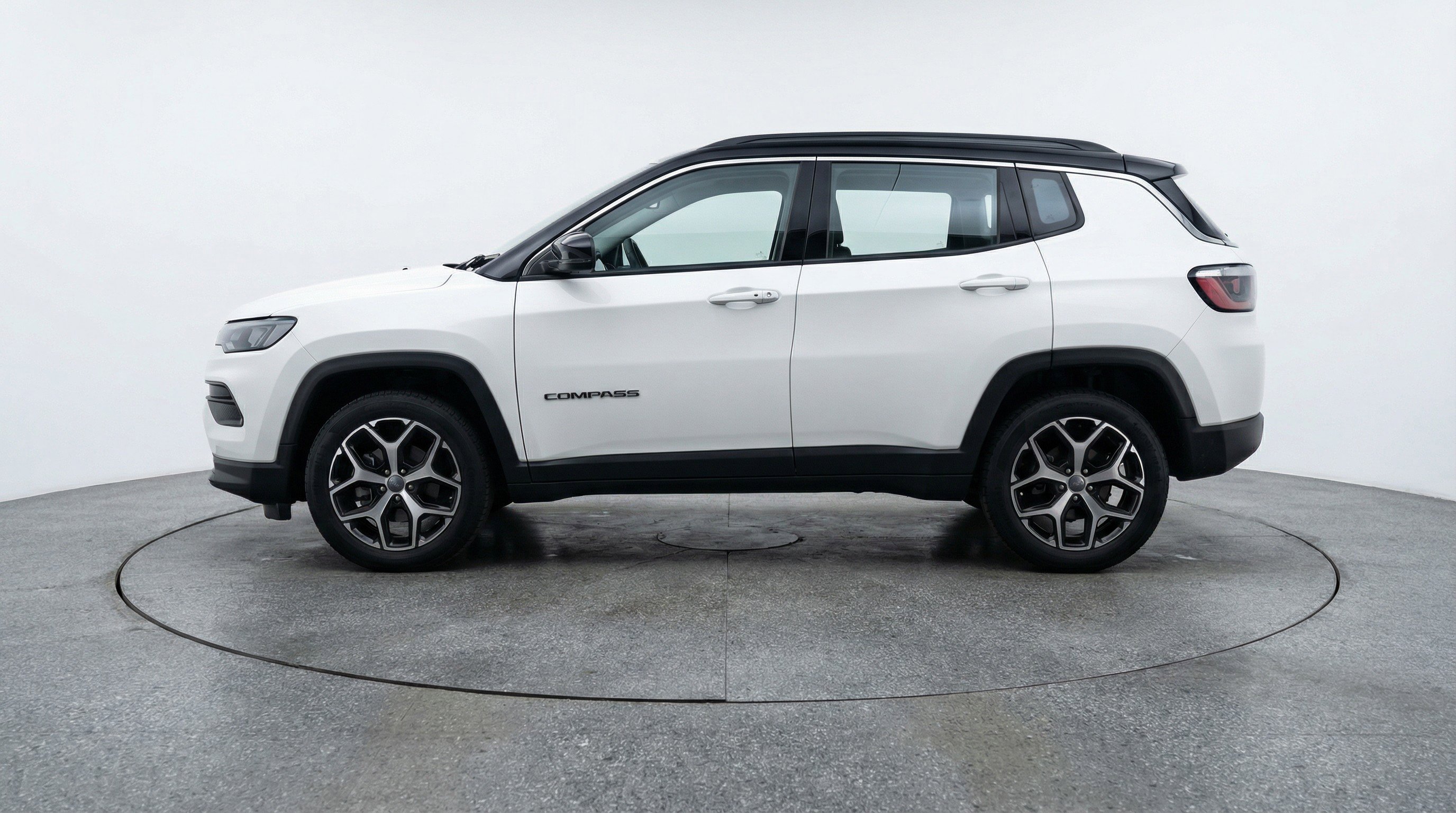 Used 2025 Jeep Compass Limited AWD/4WD image 5