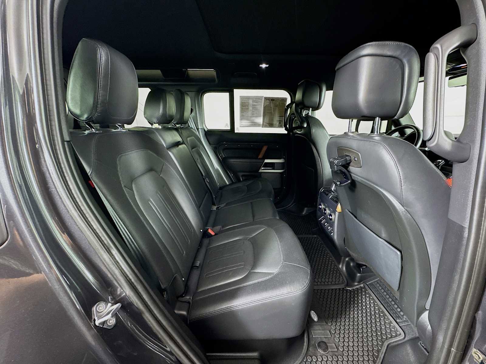 Certified 2022 Land Rover Defender 110 X-Dynamic HSE image 24