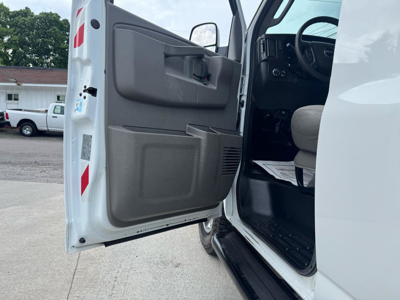 Used 2017 GMC Savana 2500 RWD image 14