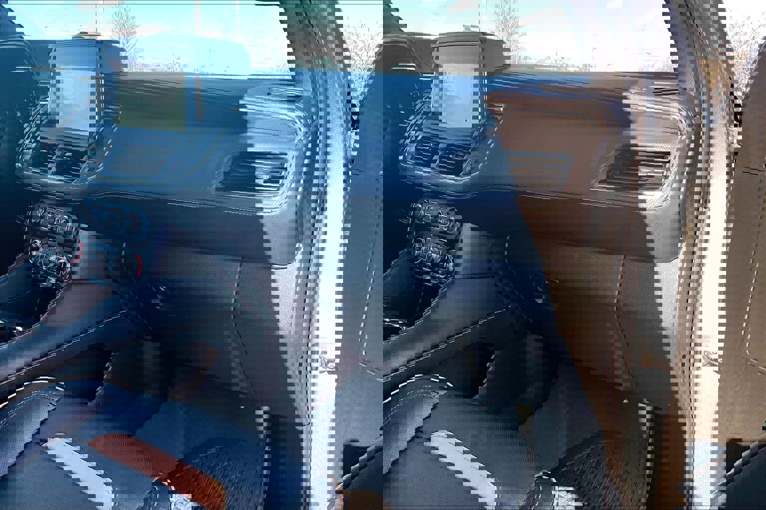 Used 2024 GMC Yukon AT4 w/ AT4 Premium Plus Package image 15