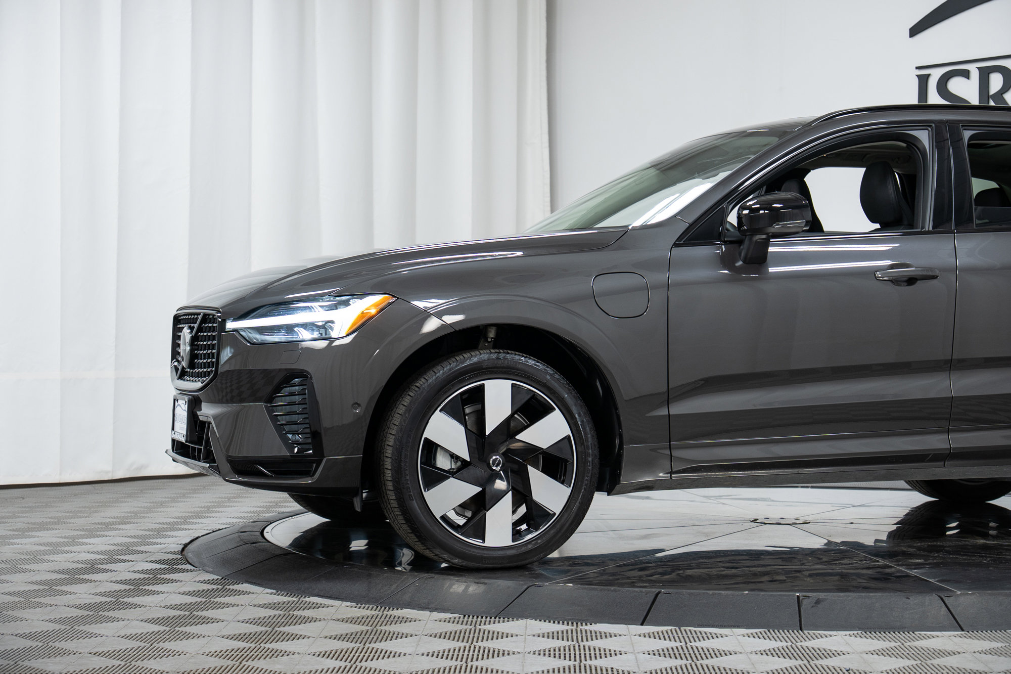 Used 2025 Volvo XC60 T8 Plus w/ Climate Package image 25