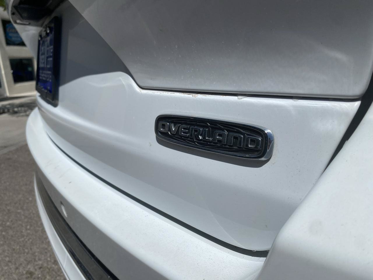 Used 2022 Jeep Grand Cherokee Overland w/ Advanced Protech Group III AWD/4WD image 7
