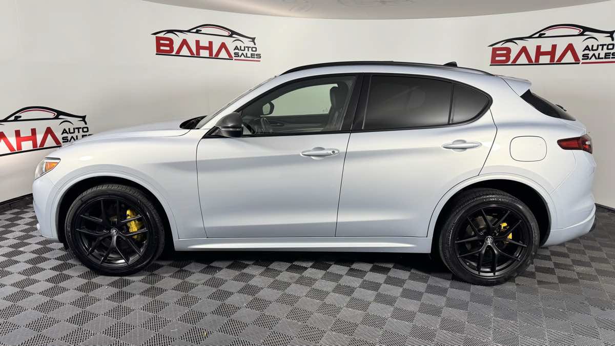 Used 2020 Alfa Romeo Stelvio Ti Sport w/ Quick Order Package 22S Sport AWD/4WD image 3