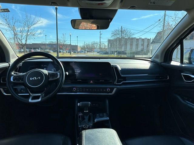 Used 2023 Kia Sportage EX image 3