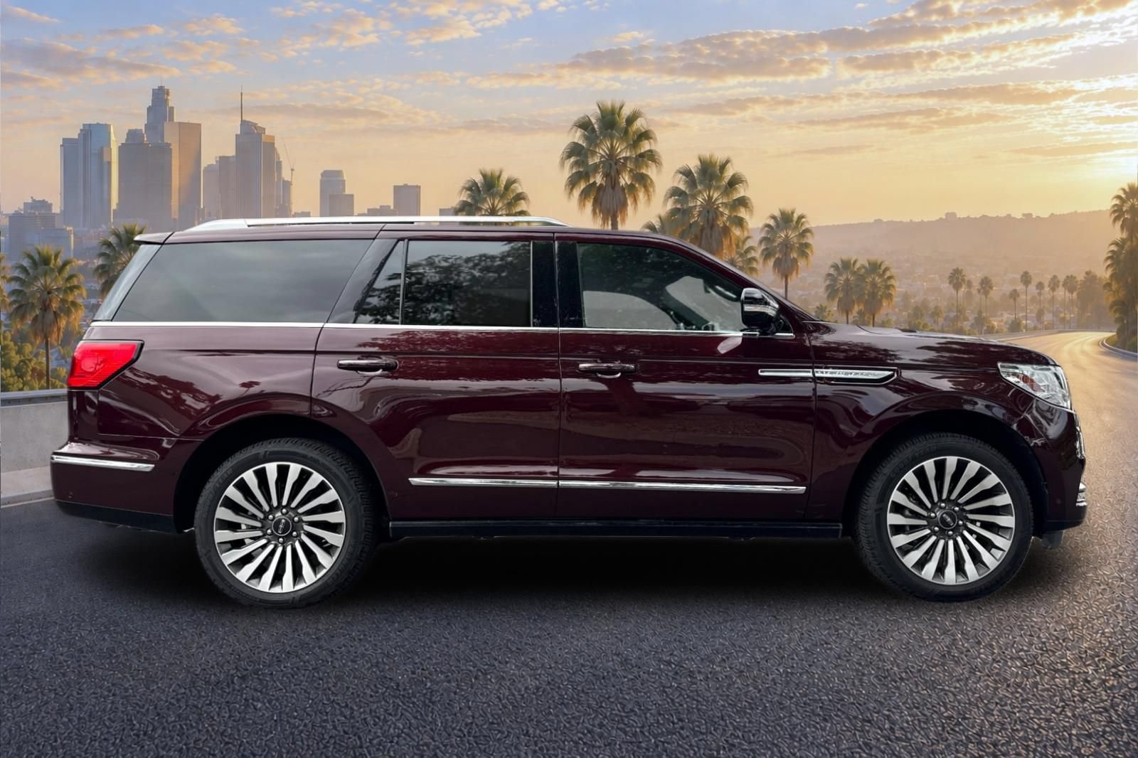 Used 2021 Lincoln Navigator Reserve w/ Luxury Package AWD/4WD image 3