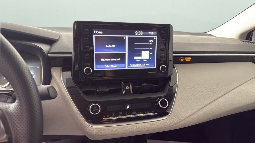 Used 2022 Toyota Corolla LE image 12