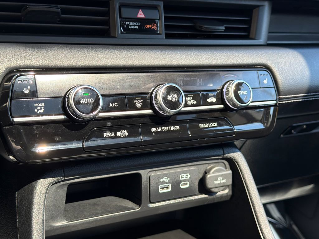 Certified 2025 Honda Pilot Touring image 30