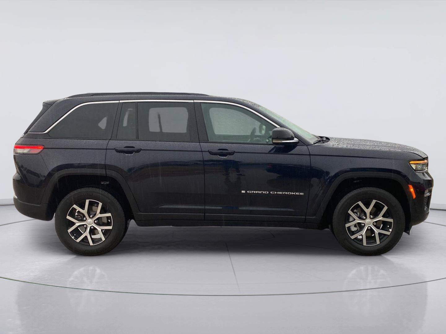 Used 2024 Jeep Grand Cherokee Limited w/ Luxury Tech Group II AWD/4WD image 6