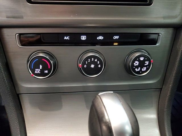 Used 2015 Volkswagen Golf S w/ Lighting Package image 19