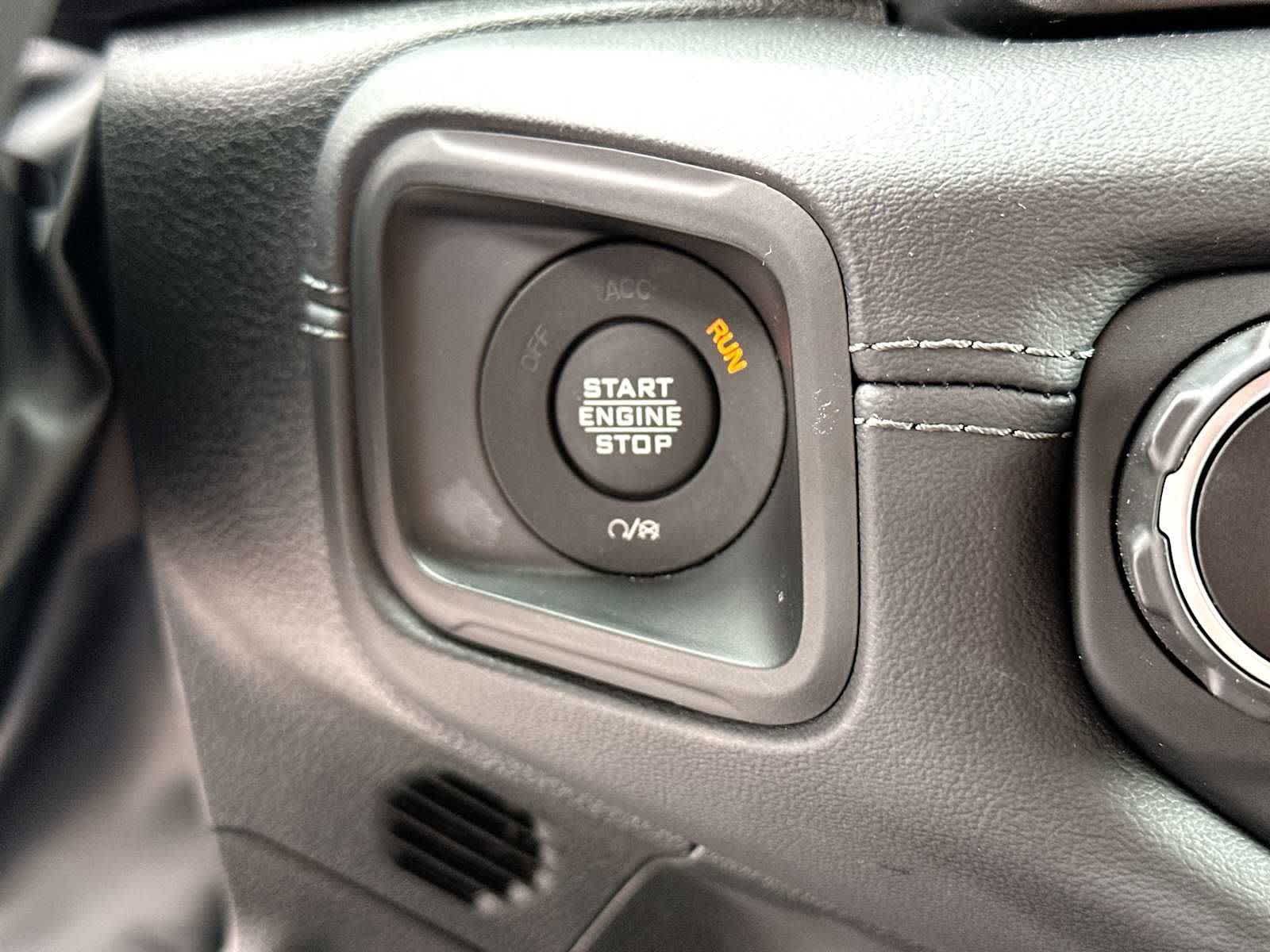 Used 2024 Jeep Gladiator Rubicon AWD/4WD image 28