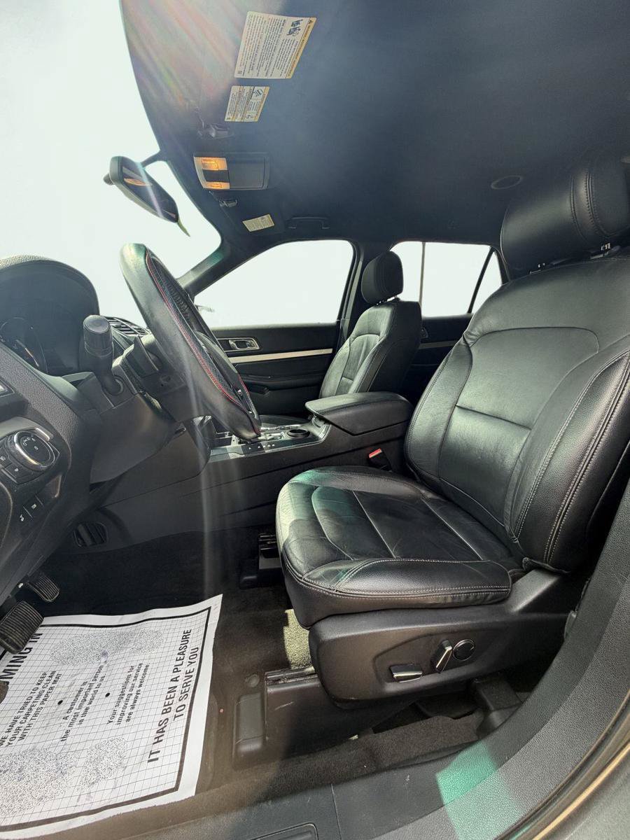 Used 2016 Ford Explorer XLT w/ Equipment Group 202A FWD image 4