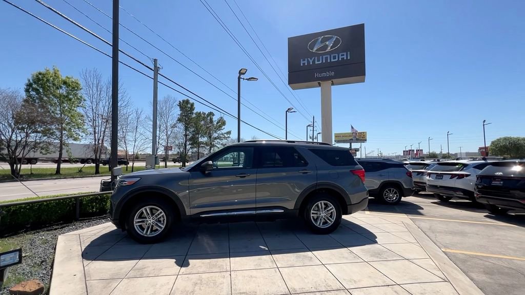 Used 2024 Ford Explorer XLT image 4