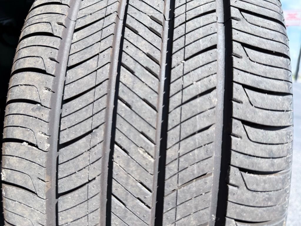 New 2025 Hyundai Elantra Limited image 39