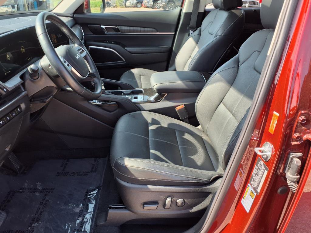 Used 2024 Kia Telluride EX w/ EX Captain's Chair Package image 26