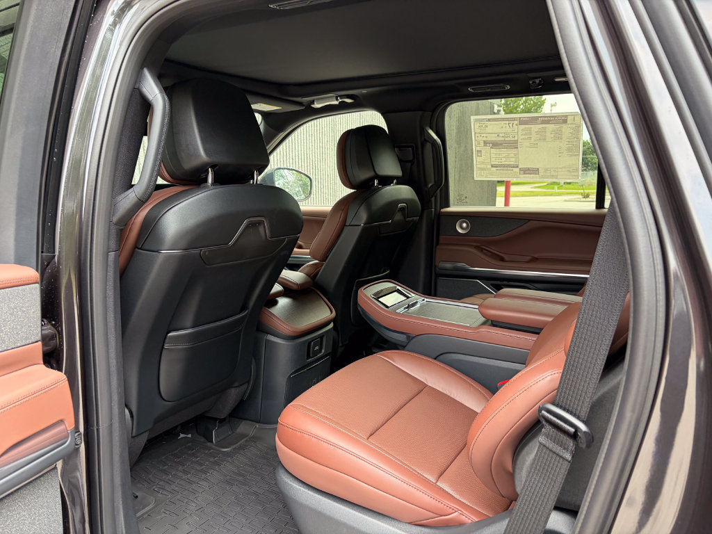 New 2027 Lincoln Navigator Reserve AWD/4WD image 17