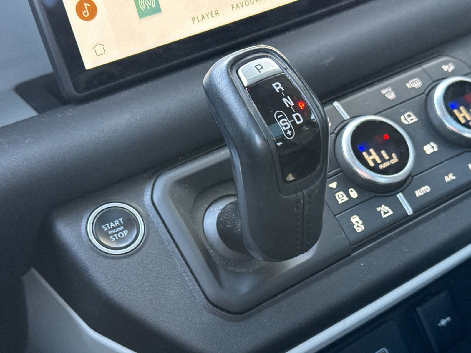 Used 2020 Land Rover Defender 110 First Edition image 21