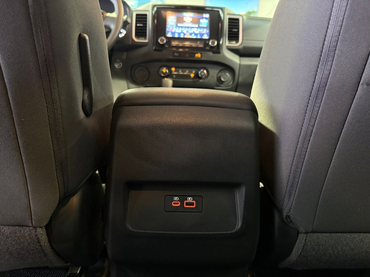 Used 2024 Nissan Frontier SV image 28