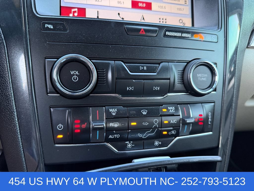 Used 2019 Ford Explorer XLT w/ Equipment Group 202A FWD image 19