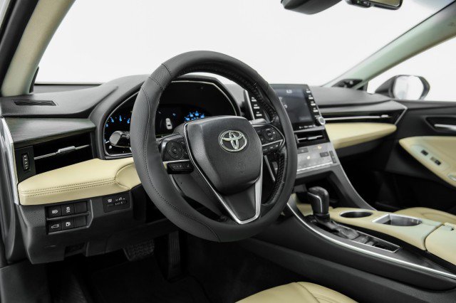 Used 2019 Toyota Avalon XLE w/ Moonroof Package image 13