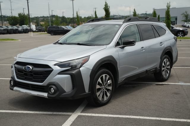 Used 2025 Subaru Outback Limited AWD/4WD image 3