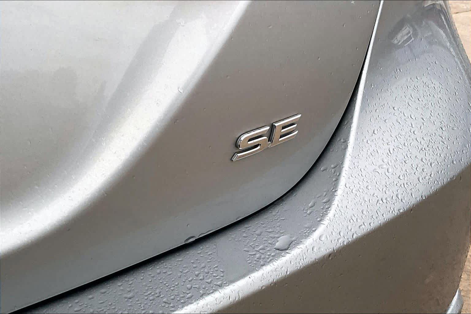 Used 2021 Toyota Camry SE FWD image 11