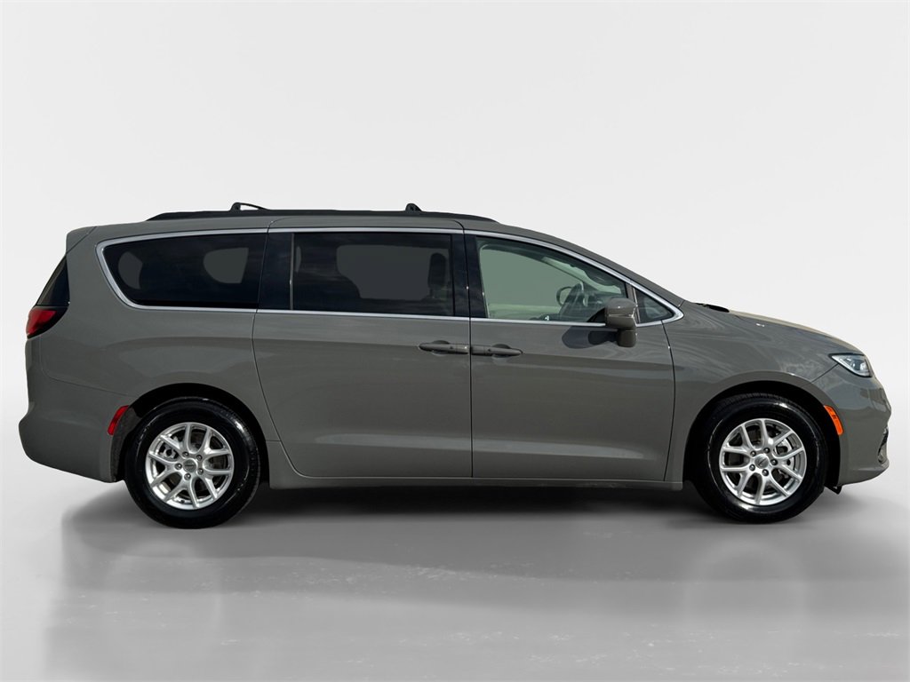 Used 2022 Chrysler Pacifica Touring-L image 8