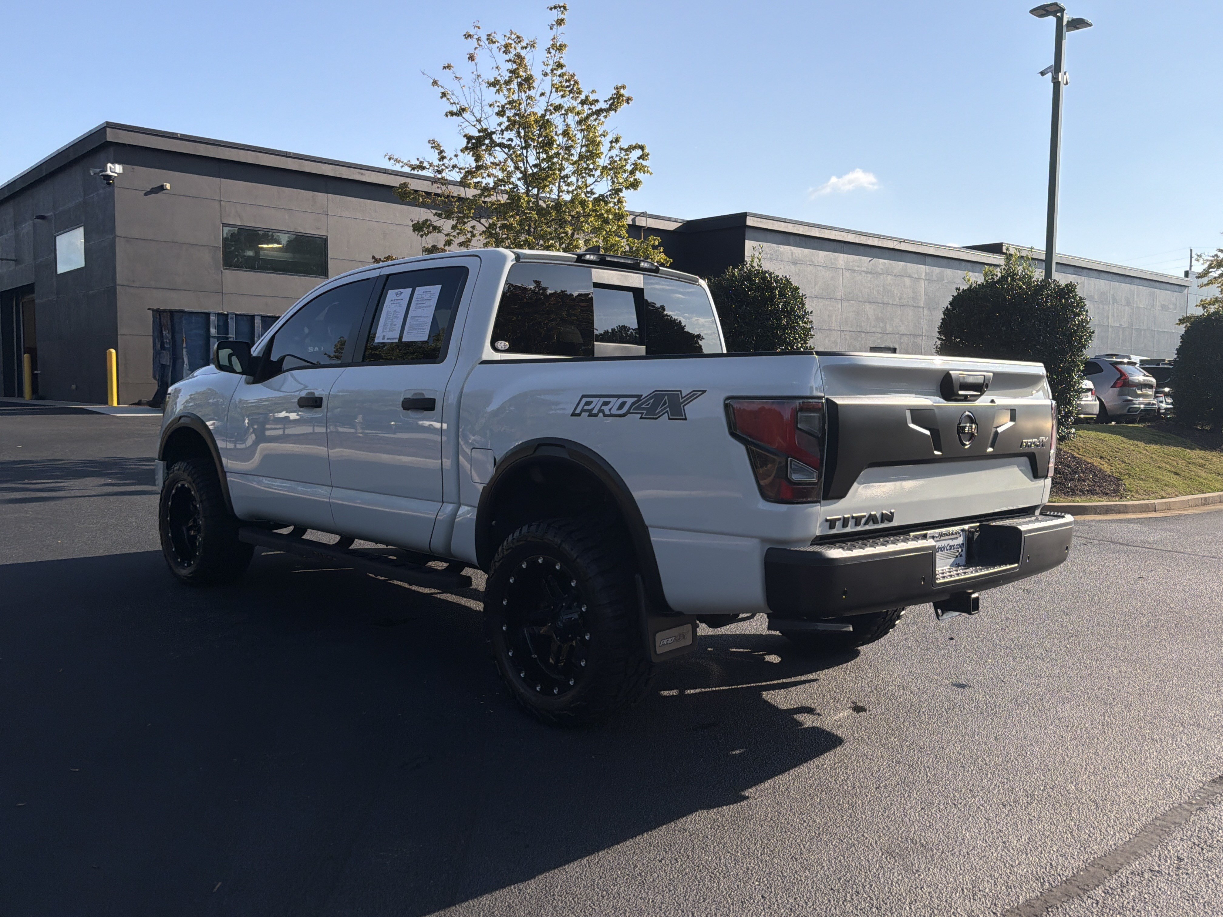 Used 2023 Nissan Titan PRO-4X w/ Pro-4x Utility Package AWD/4WD image 15
