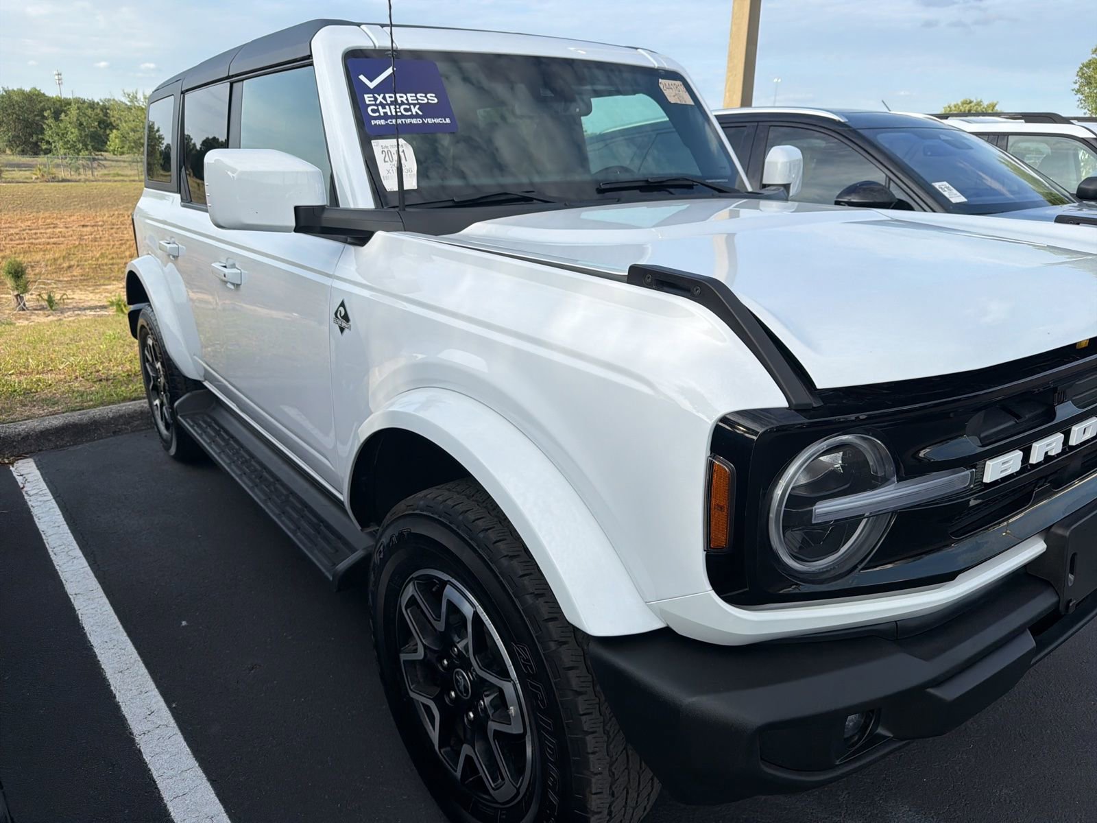 Used 2025 Ford Bronco Outer Banks AWD/4WD image 1