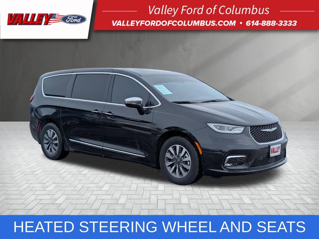 Used 2023 Chrysler Pacifica Touring-L