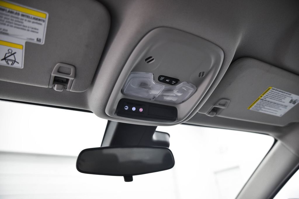 Used 2022 Buick Encore GX Select image 18