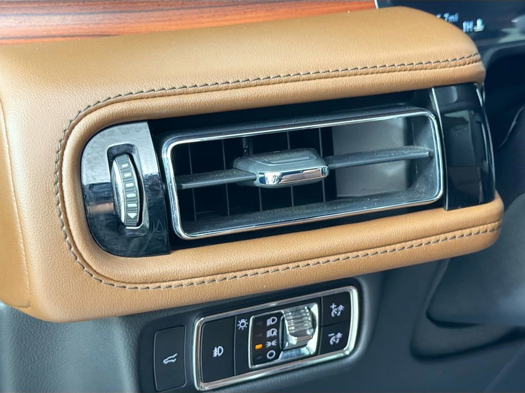 Used 2023 Lincoln Aviator Reserve w/ Equipment Group 201A RWD image 10