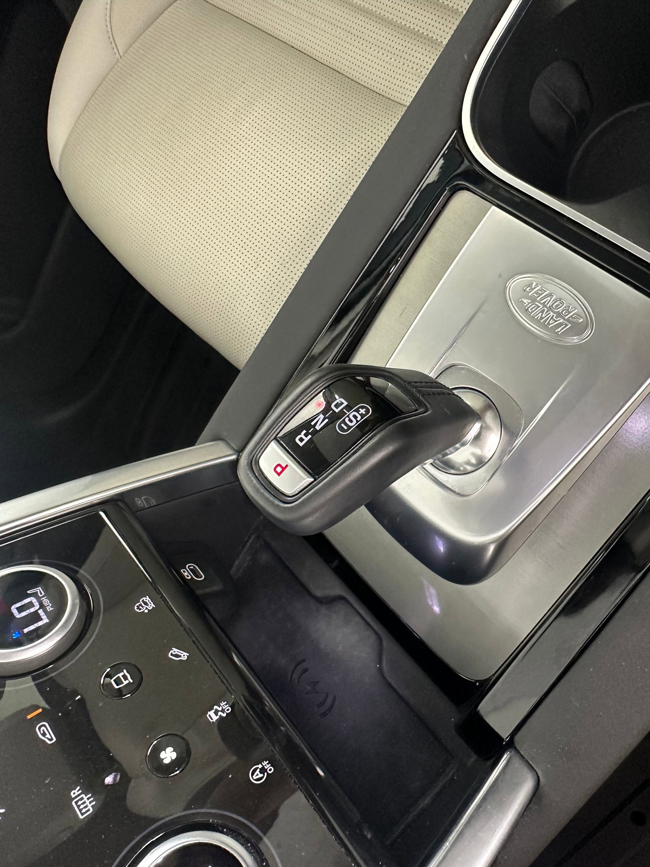 Used 2023 Land Rover Discovery Sport S image 29