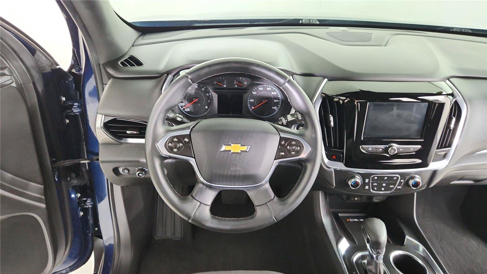 Used 2023 Chevrolet Traverse LT FWD image 12