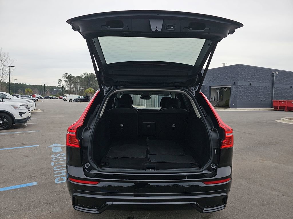 Used 2025 Volvo XC60 B5 Core image 16